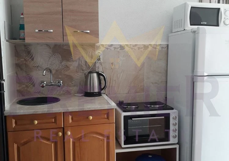 Отремонтирана къща със собствен парцел в центъра на Кранево - - снимка 11 - Имоти Премиер