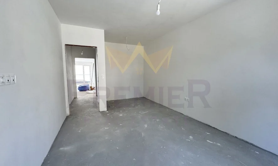 Панорамен тристаен апартамент до КЛЮЧ , кв. Бриз - - снимка 3 - Имоти Премиер