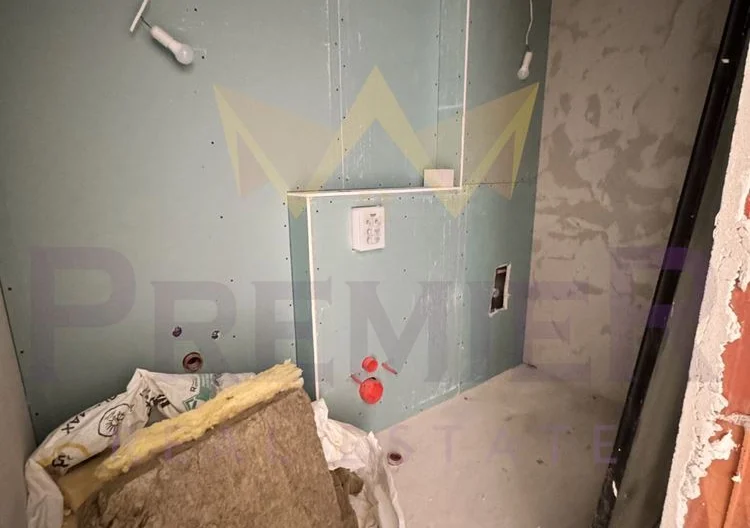 Панорамен тристаен апартамент до КЛЮЧ , кв. Бриз - - снимка 9 - Имоти Премиер