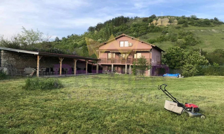 Панорамна къща в с. Чернево - - снимка 1 - Имоти Премиер