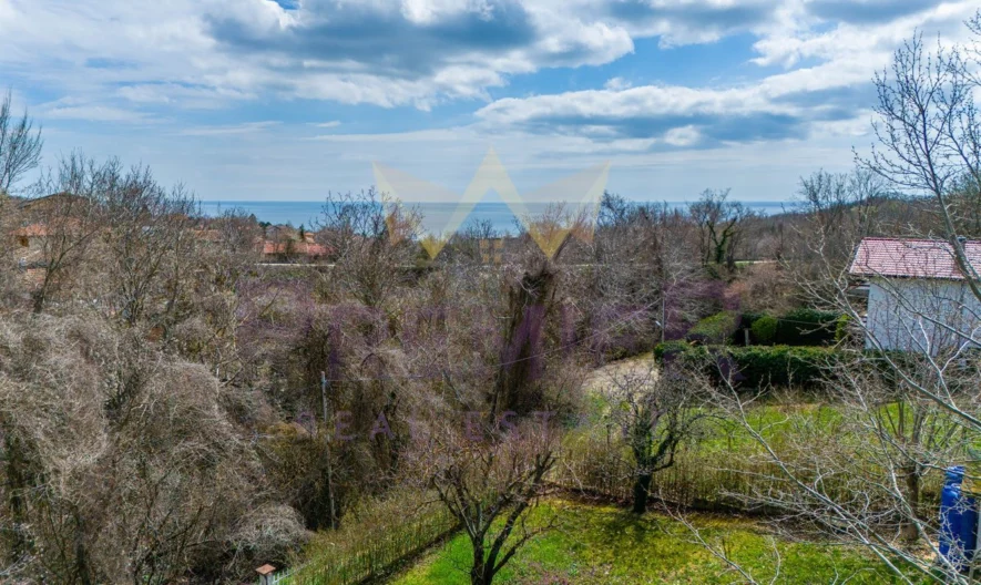 Парцел (330 кв.м.) с частична морска панорама намиращ в една от вилни зони на гр. Балчик, обл. Добрич -  - снимка 2 - Имоти Премиер