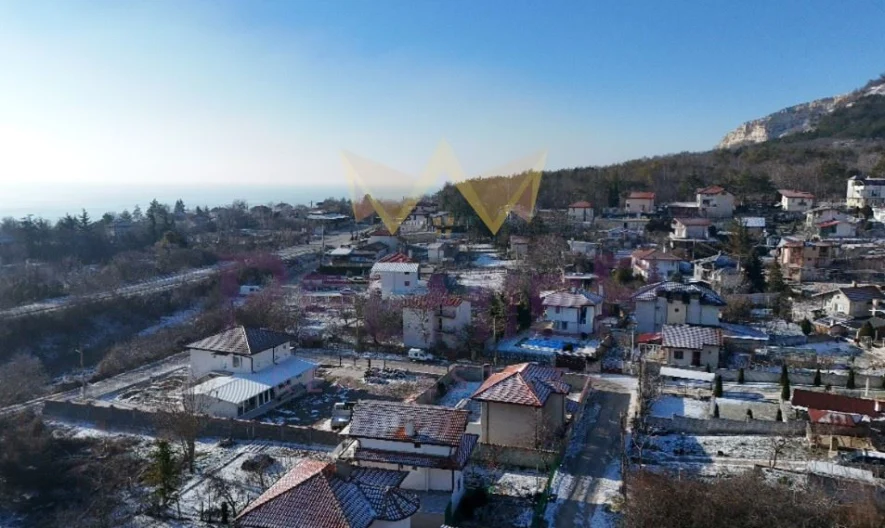 Парцел (700 кв.м.) с нескриваема морска панорама и проект за луксозна къща в една от вилните зони на гр. Балчик, обл. Добрич -  - снимка 4 - Имоти Премиер