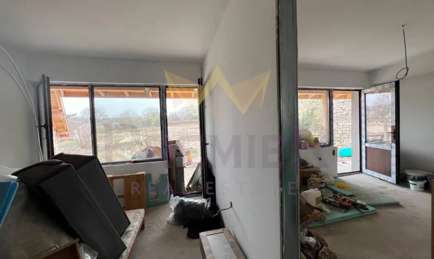 Парцел с 2 къщи в с. Радево -  - снимка 38 - Имоти Премиер