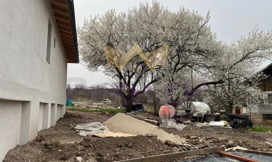 Парцел с 2 къщи в с. Радево -  - снимка 56 - Имоти Премиер