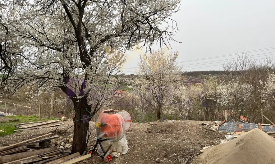 Парцел с 2 къщи в с. Радево -  - снимка 56 - Имоти Премиер