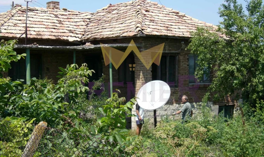 Парцел с къща с.Караманите -  - снимка 1 - Имоти Премиер