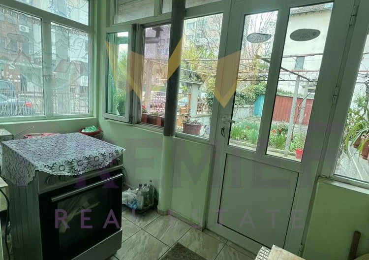 ПАРЦЕЛ С КЪЩА В ГР. АЙТОС -  - снимка 12 - Имоти Премиер