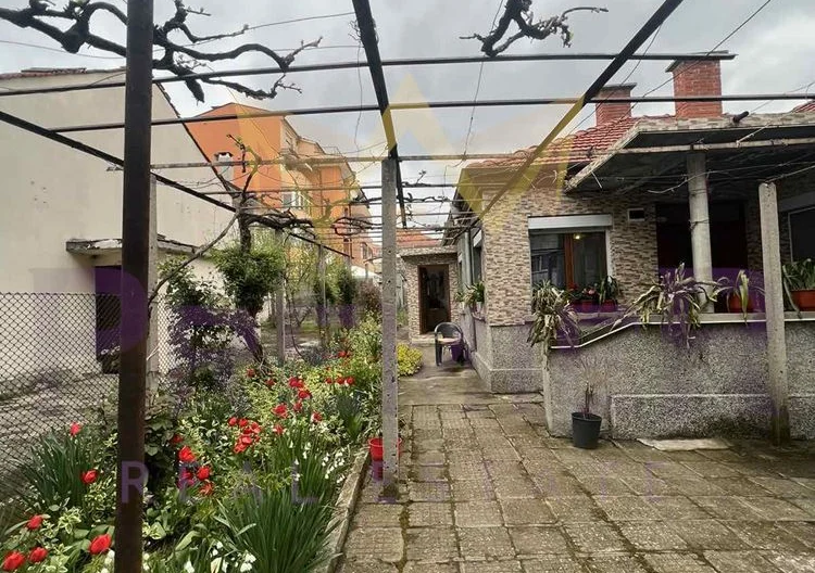 ПАРЦЕЛ С КЪЩА В ГР. АЙТОС -  - снимка 15 - Имоти Премиер