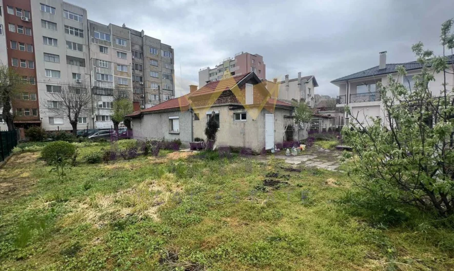 ПАРЦЕЛ С КЪЩА В ГР. АЙТОС -  - снимка 2 - Имоти Премиер