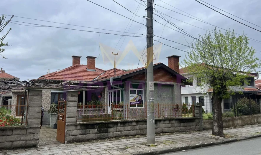 ПАРЦЕЛ С КЪЩА В ГР. АЙТОС -  - снимка 3 - Имоти Премиер