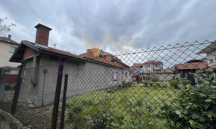 ПАРЦЕЛ С КЪЩА В ГР. АЙТОС -  - снимка 4 - Имоти Премиер