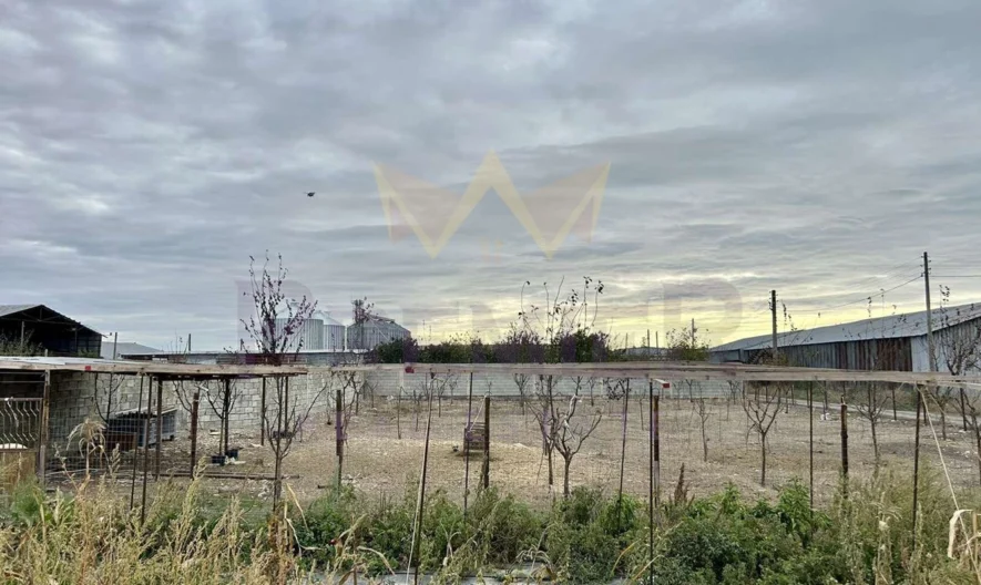 Парцел с къща в град Балчик - - снимка 1 - Имоти Премиер