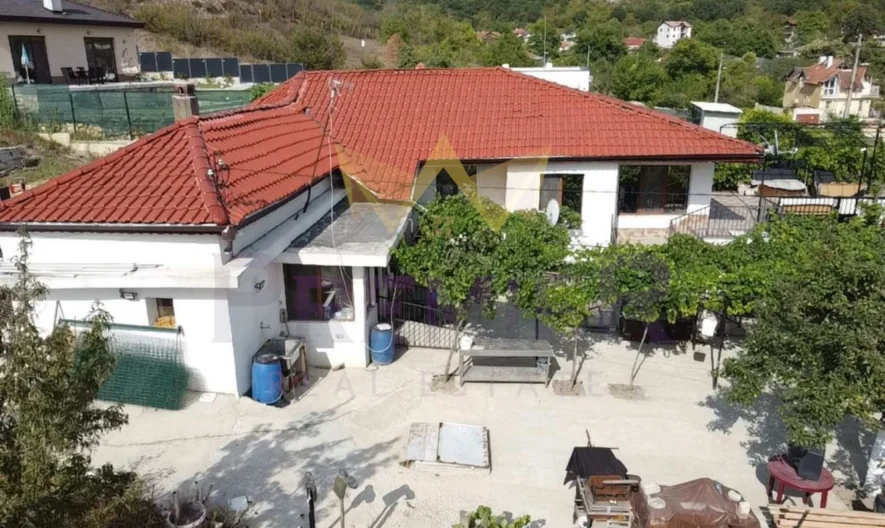 Парцел с къща в с.Кипра, област Варна -  - снимка 1 - Имоти Премиер