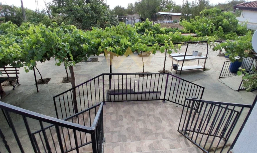 Парцел с къща в с.Кипра, област Варна -  - снимка 15 - Имоти Премиер