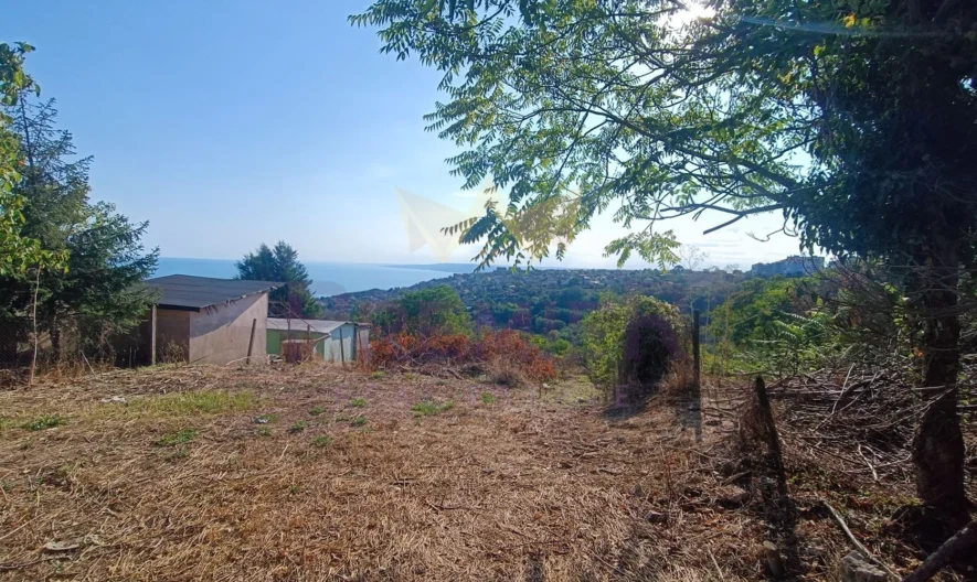 Парцел с морска панорама – 1 989 кв.м. в гр. Балчик, обл. Добрич. - - снимка 1 - Имоти Премиер