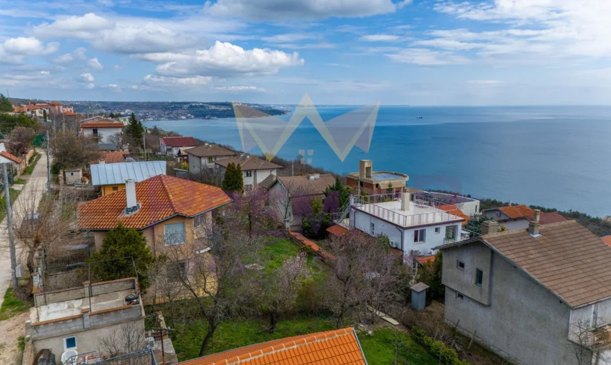 Парцел с невероятна морска панорама намиращ се в една от най-престижните вилни зони на гр. Балчик, обл. Добрич -  - снимка 1 - Имоти Премиер