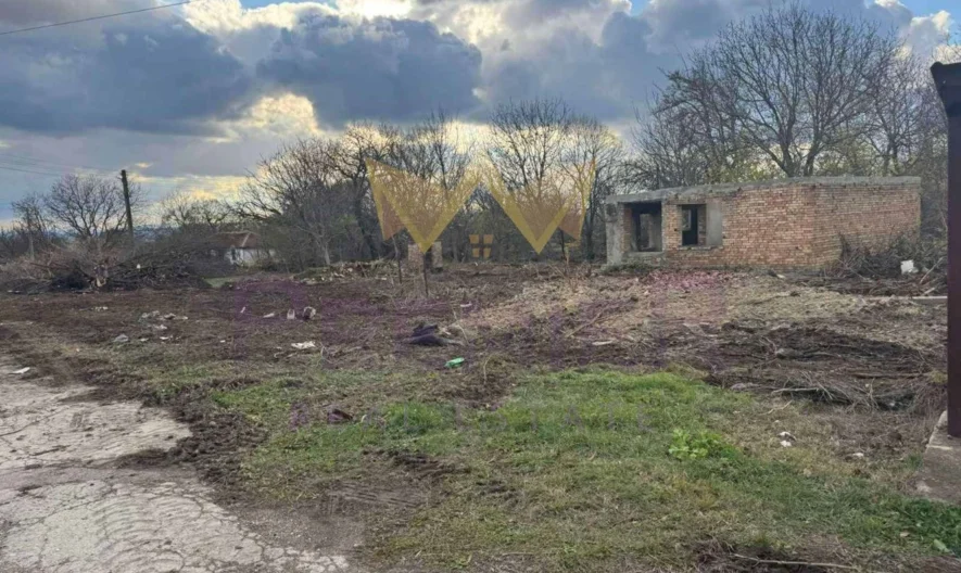 Парцел с постройка село Кривня -  - снимка 1 - Имоти Премиер