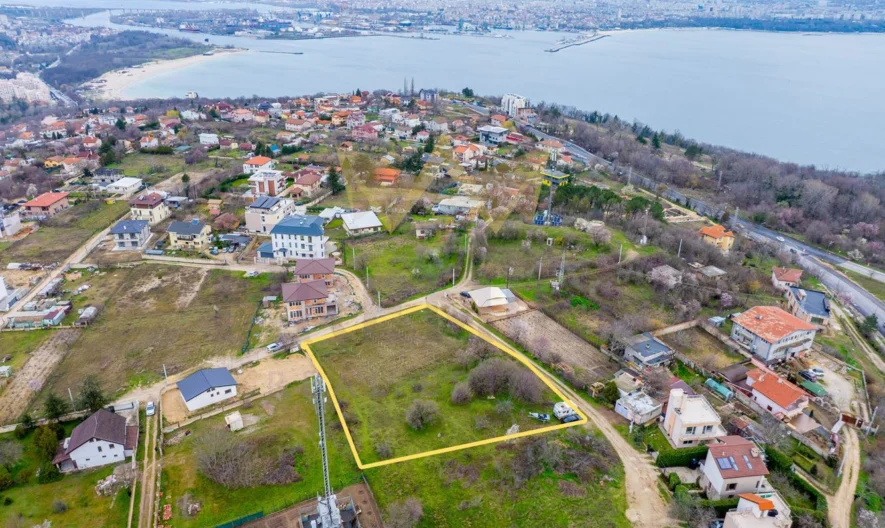 🏡 ПАРЦЕЛ С ПОТЕНЦИАЛ ЗА ЗАСТРОЯВАНЕ | 2451 кв.м -  - снимка 1 - Имоти Премиер