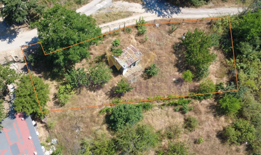 Парцел с .Звездица, м-ст. Летището -  - снимка 1 - Имоти Премиер