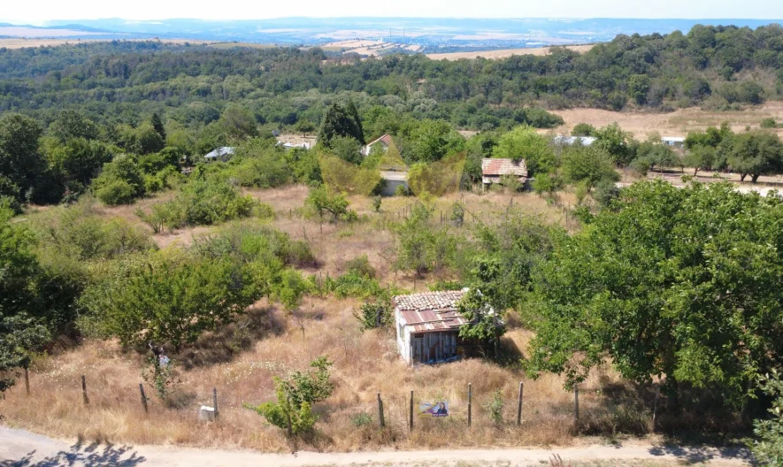 Парцел с .Звездица, м-ст. Летището -  - снимка 2 - Имоти Премиер