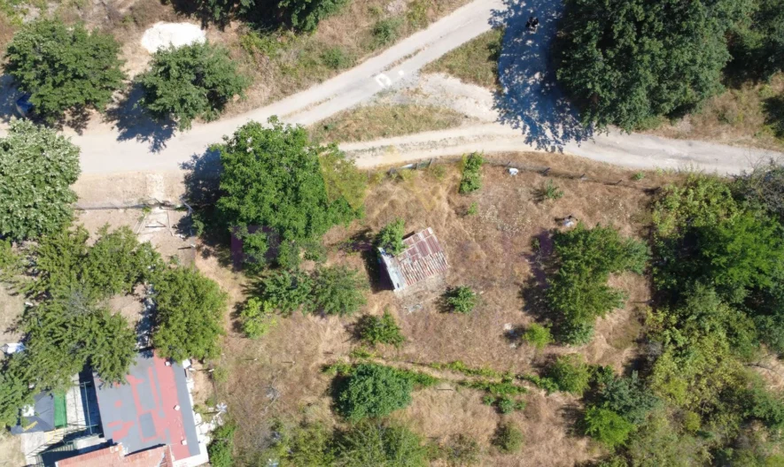 Парцел с .Звездица, м-ст. Летището -  - снимка 4 - Имоти Премиер