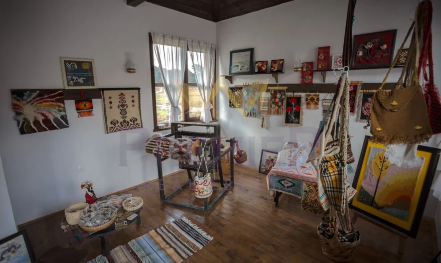 Парцел в регулация в с. Кривини, 120 м. лице на асфалтов път - - снимка 6 - Имоти Премиер