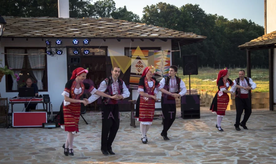 Парцел в регулация в с. Кривини, 120 м. лице на асфалтов път - - снимка 8 - Имоти Премиер