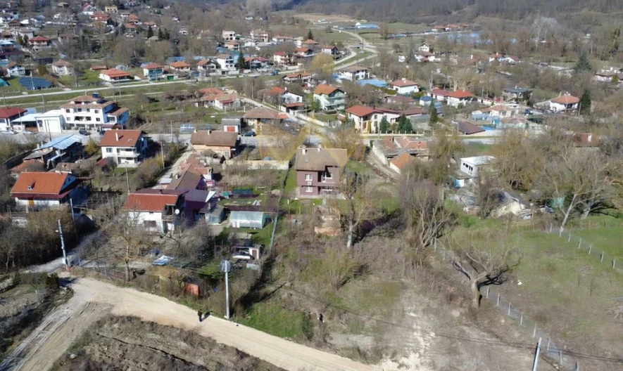 Парцел в с. Долище, обл. Варна - - снимка 1 - Имоти Премиер