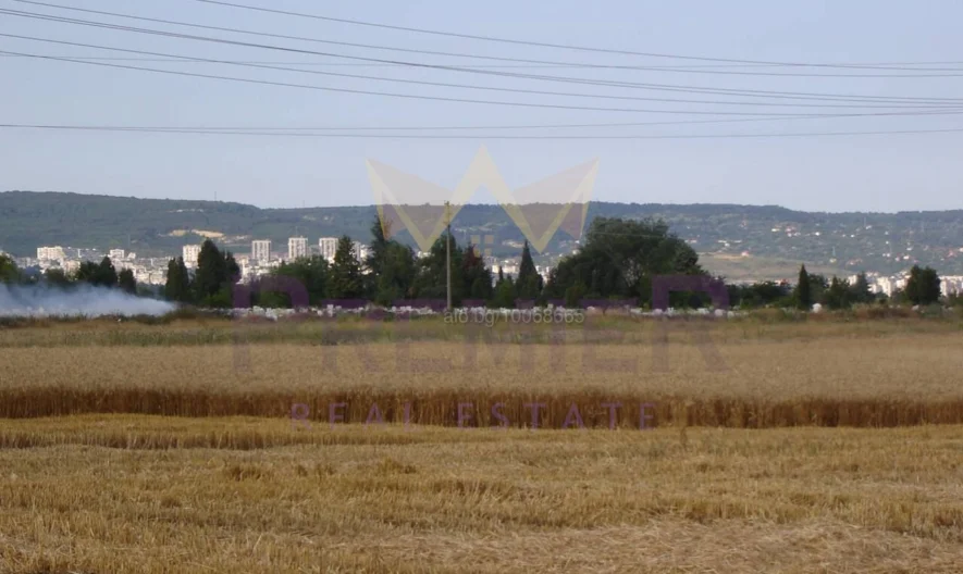 Парцел за продажба с отлична локация в с. Тополи, област Варна. - - снимка 1 - Имоти Премиер