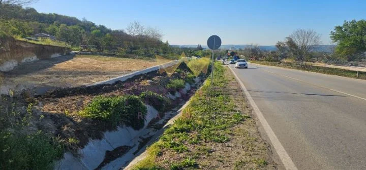 Парцел за продажба в гр. Аксаково -  - снимка 5 - Имоти Премиер