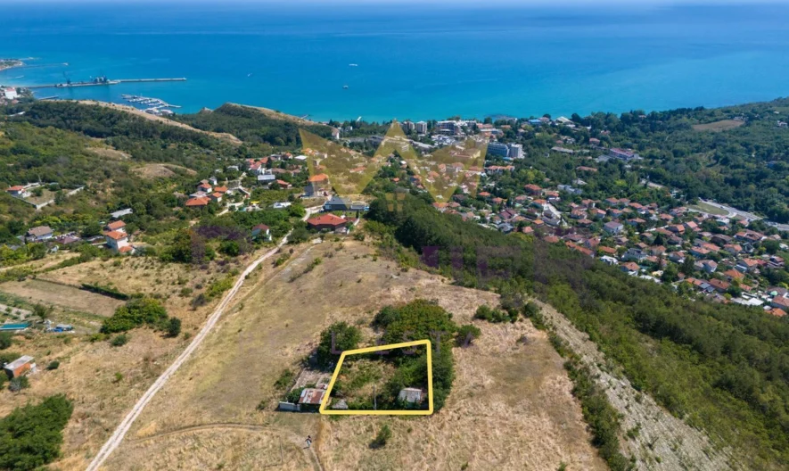 ПАРЦЕЛ ЗА ПРОДАЖБА В ГРАД БАЛЧИК С МОРСКА ПАНОРАМА - - снимка 1 - Имоти Премиер