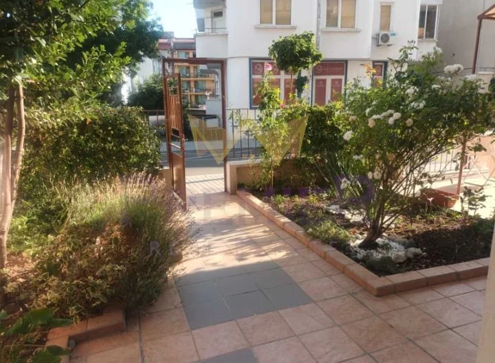 Пететажна, обзаведена къща в Приморско -  - снимка 16 - Имоти Премиер