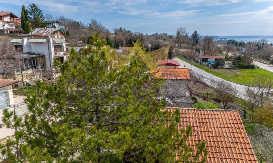 Plot (377 sq.m.) with partial sea views in the picturesque town of Balchik, Dobrich region - - snimka 2 - Imoti Premier