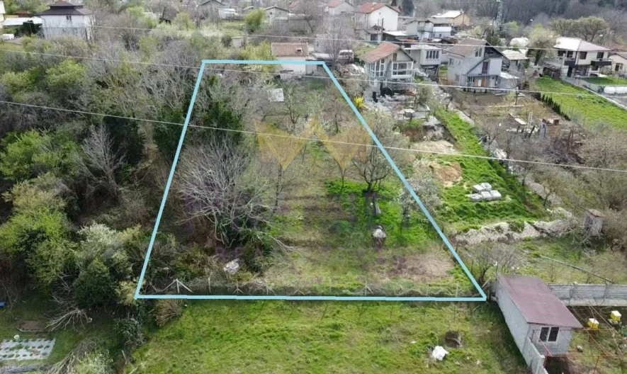 Plot with a building – electricity and water -  - snimka 1 - Imoti Premier