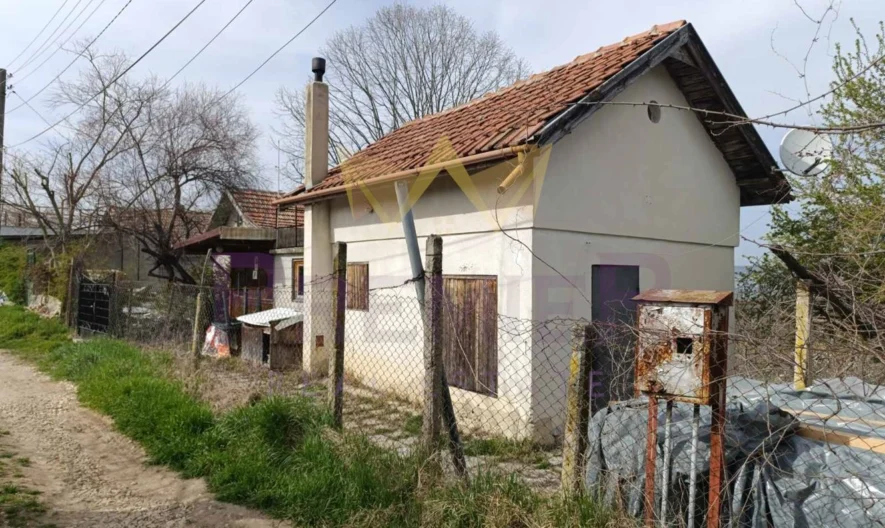 Plot with a building – electricity and water -  - snimka 10 - Imoti Premier