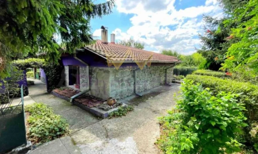 Практична къща (два апартамента с отделни входове) с просторен двор и изключителна локация в с. Котленци, обл. Добрич -  - снимка 11 - Имоти Премиер