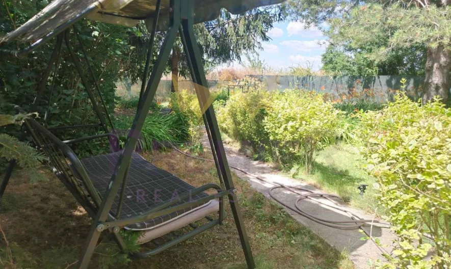 Практична къща (два апартамента с отделни входове) с просторен двор и изключителна локация в с. Котленци, обл. Добрич -  - снимка 26 - Имоти Премиер