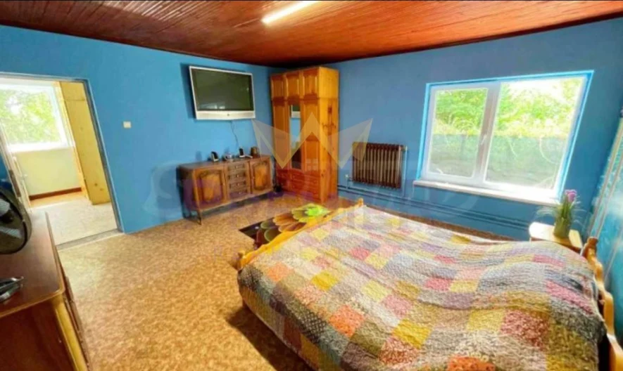 Практична къща (два апартамента с отделни входове) с просторен двор и изключителна локация в с. Котленци, обл. Добрич -  - снимка 7 - Имоти Премиер