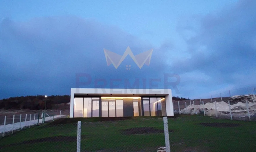 Прекрасна къща - - снимка 1 - Имоти Премиер