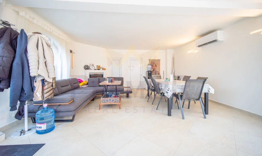 ПРЕКРАСНА КЪЩА С МОРСКА ПАНОРАМА ! МНОГО ДОБРА ЛОКАЦИЯ ! - - снимка 10 - Имоти Премиер