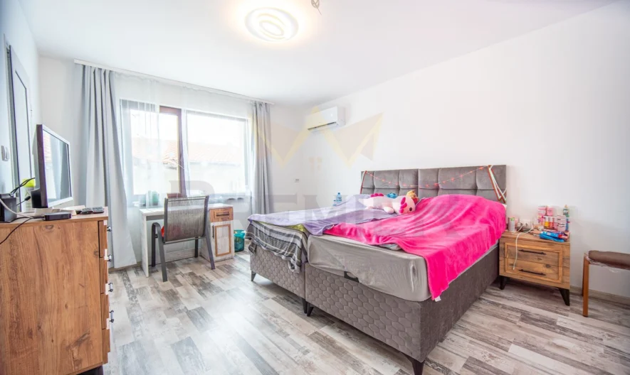 ПРЕКРАСНА КЪЩА С МОРСКА ПАНОРАМА ! МНОГО ДОБРА ЛОКАЦИЯ ! - - снимка 20 - Имоти Премиер