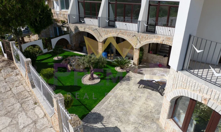 ПРЕКРАСНА КЪЩА С МОРСКА ПАНОРАМА ! МНОГО ДОБРА ЛОКАЦИЯ ! - - снимка 3 - Имоти Премиер