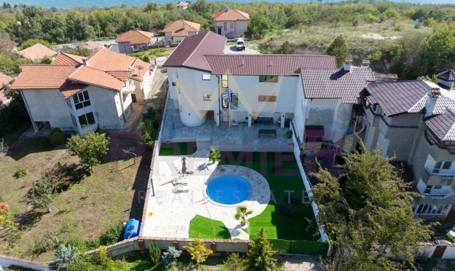 ПРЕКРАСНА КЪЩА С МОРСКА ПАНОРАМА ! МНОГО ДОБРА ЛОКАЦИЯ ! - - снимка 36 - Имоти Премиер