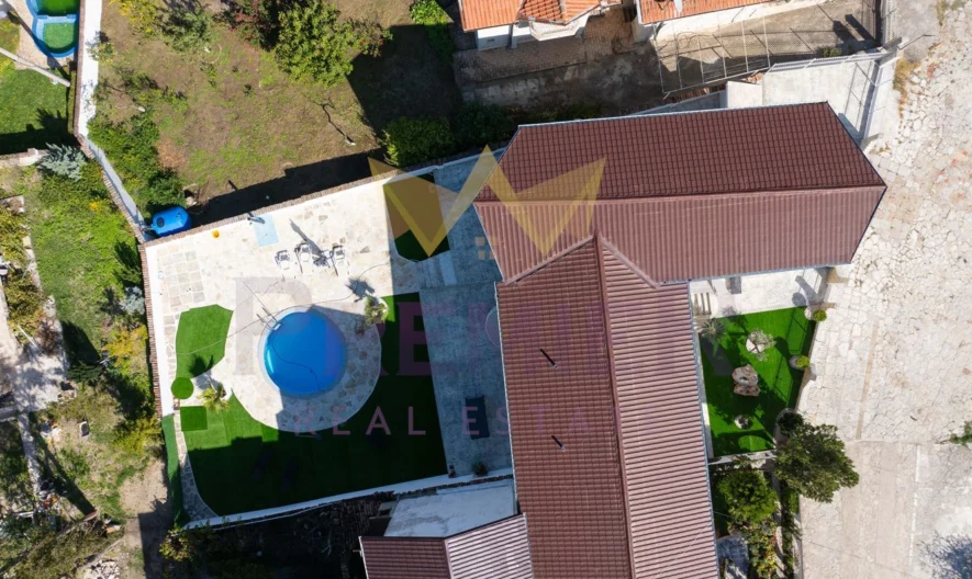 ПРЕКРАСНА КЪЩА С МОРСКА ПАНОРАМА ! МНОГО ДОБРА ЛОКАЦИЯ ! - - снимка 38 - Имоти Премиер