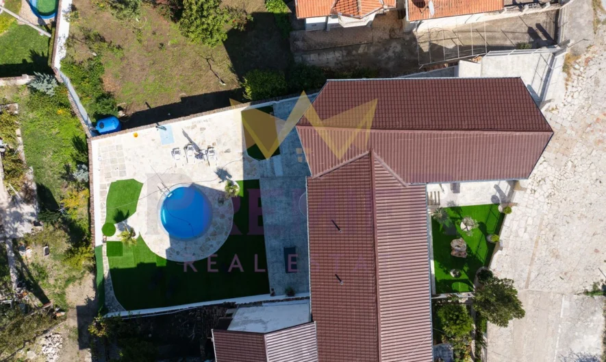 ПРЕКРАСНА КЪЩА С МОРСКА ПАНОРАМА ! МНОГО ДОБРА ЛОКАЦИЯ ! - - снимка 40 - Имоти Премиер