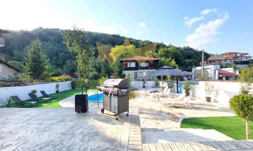 ПРЕКРАСНА КЪЩА С МОРСКА ПАНОРАМА ! МНОГО ДОБРА ЛОКАЦИЯ ! - - снимка 45 - Имоти Премиер