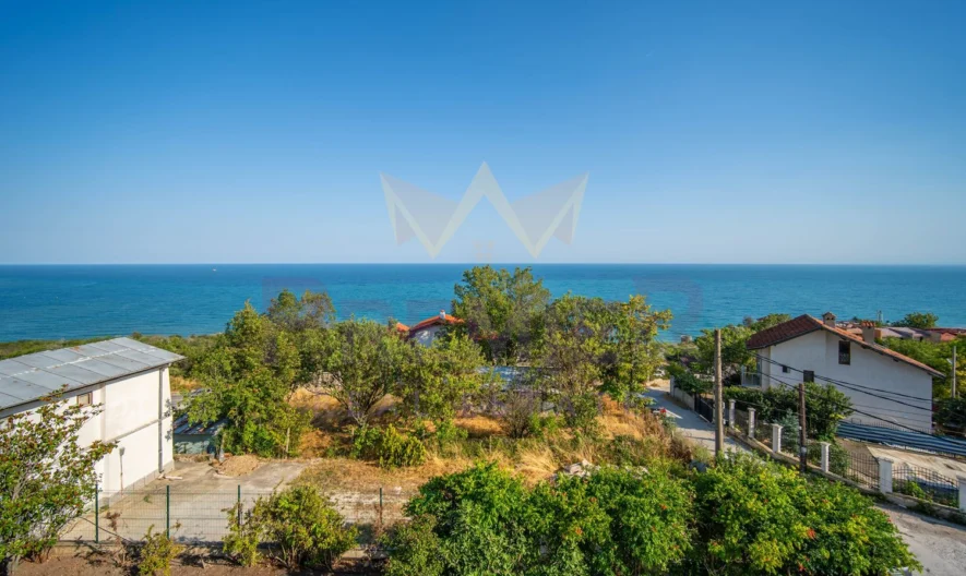 Прекрасна къща с МОРСКА ПАНОРАМА  в гр. Балчик! -  - снимка 1 - Имоти Премиер