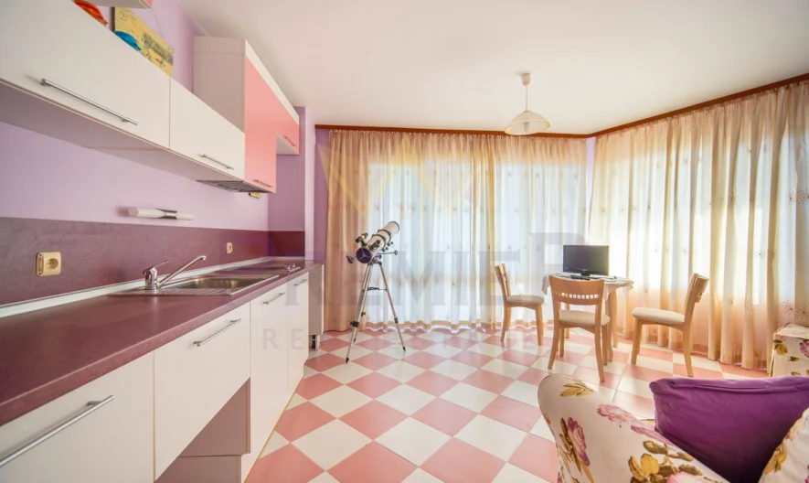 Прекрасна къща с МОРСКА ПАНОРАМА в гр. Балчик! - - снимка 13 - Имоти Премиер