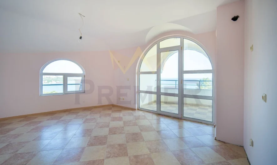 Прекрасна къща с МОРСКА ПАНОРАМА  в гр. Балчик! -  - снимка 15 - Имоти Премиер