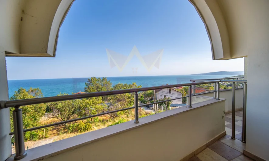 Прекрасна къща с МОРСКА ПАНОРАМА  в гр. Балчик! -  - снимка 27 - Имоти Премиер